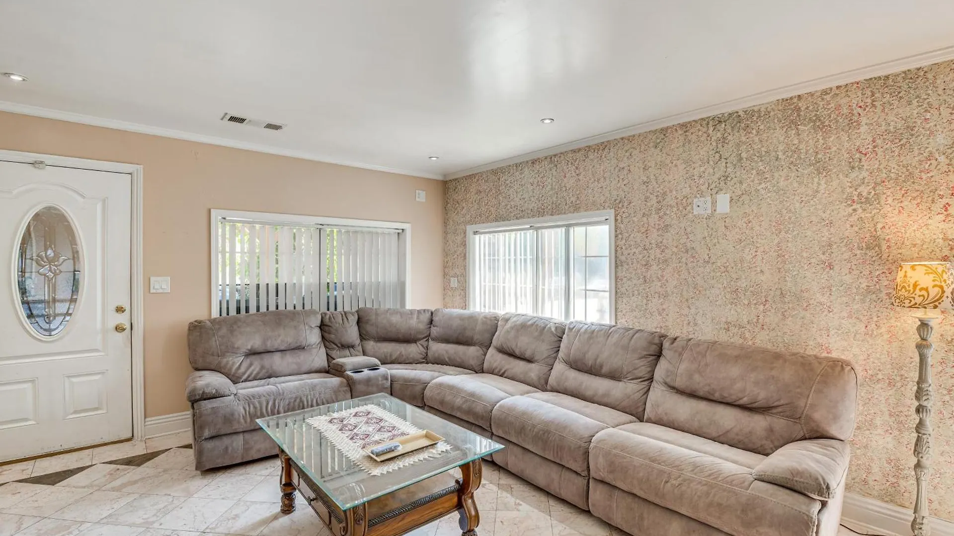 別荘 Burbank Home With Yard, Walk To Downtown Shops!